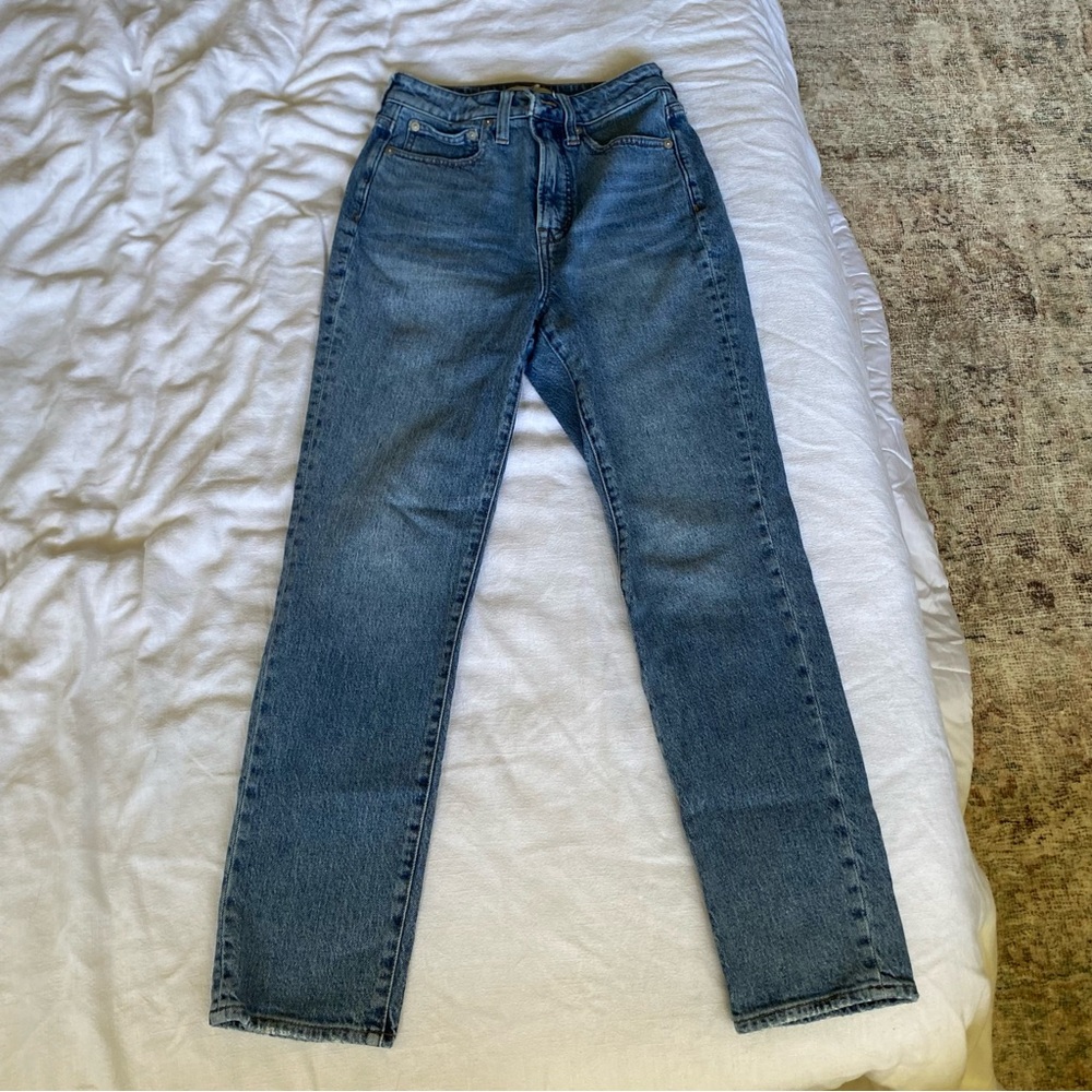 Madewell Curvy Perfect Vintage size 25 medium to dark wash jean